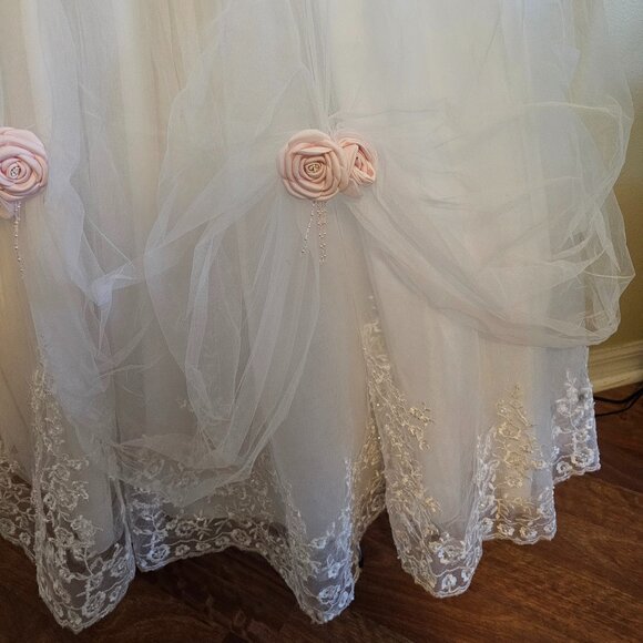 Beautiful White Ball Gown-Style Wedding or Formal Dress - Picture 5 of 14